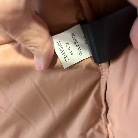 The North Face Black and Gray Puffer Jacket - Picture 8 of 10